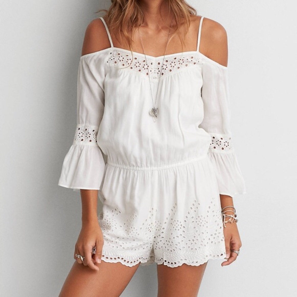 ⚡️ AE Open Shoulder Eyelet Romper